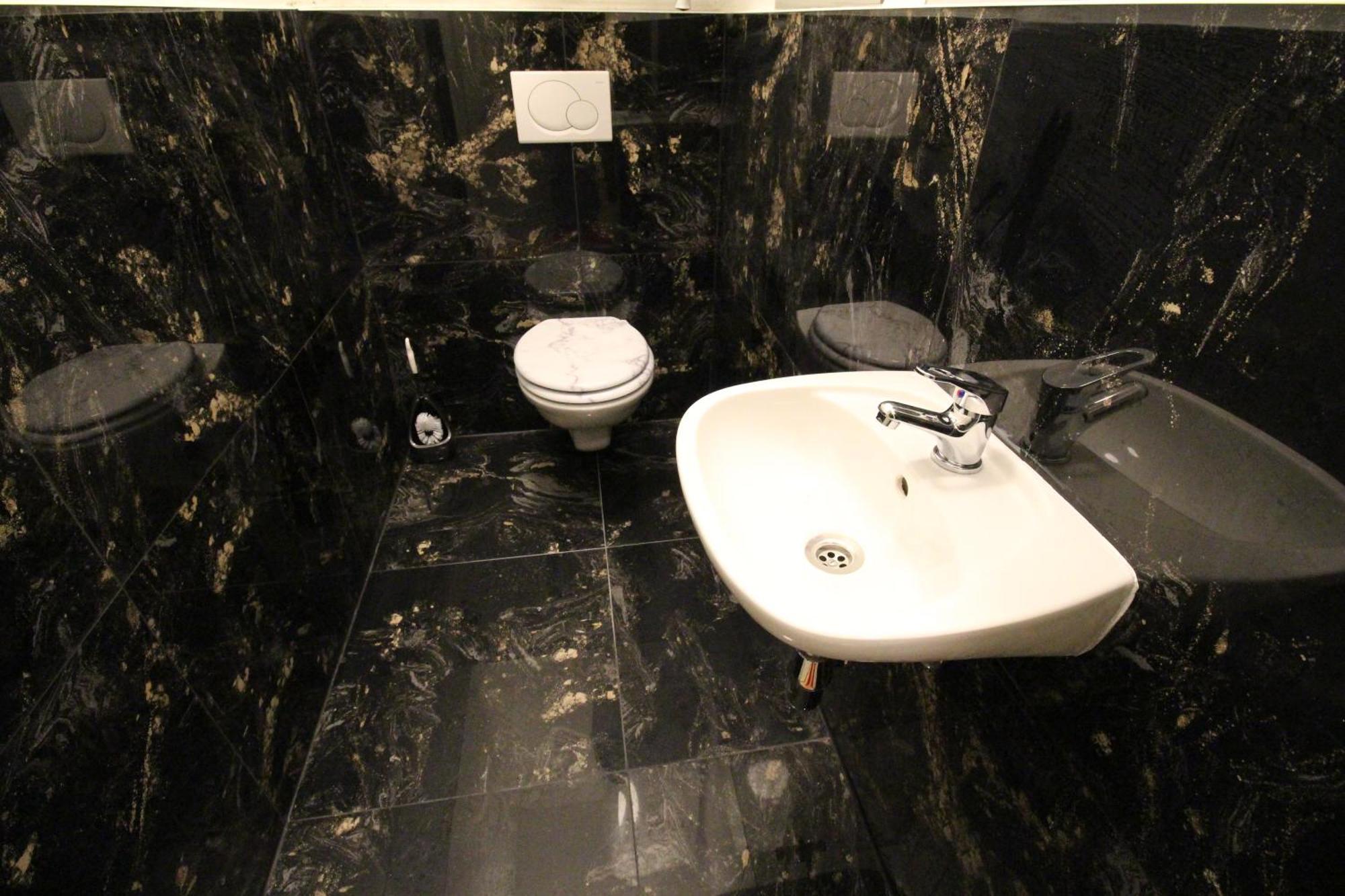 Zx Quad Room In Meidling Viena Exterior foto